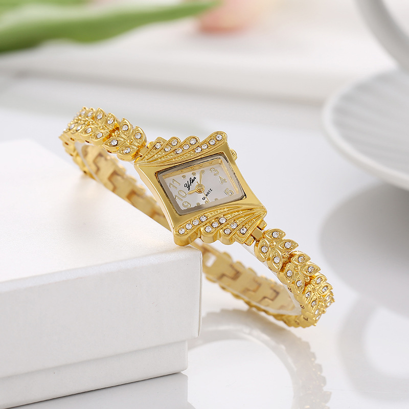 New Korean style bracelet fashion watch women's steel strap rhinestone student quartz ins style women's fashion watch
